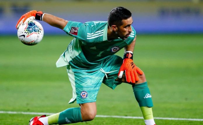 Claudio Bravo habló de su futuro en La Roja