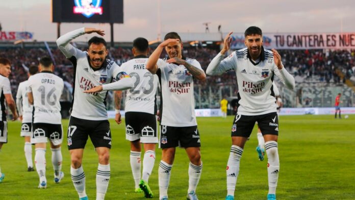 Colo Colo golea a la Unión Española y sigue más firme que nunca en la punta del torneo