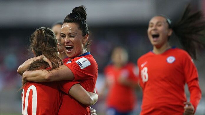 UNA GRAN AUSENCIA: Luis Mena y su primera nómina al mando de La Roja Femenina